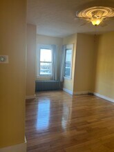 6 Auburn Ave, Unit 1st floor in Somerville, MA - Foto de edificio - Building Photo