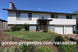 2793 NE 22nd Ct in Gresham, OR - Building Photo