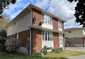 511 Harris Ct in Whitby, ON - Building Photo