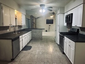 13600 FM1314 in Conroe, TX - Building Photo