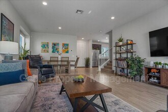27490 Daffodil Ct in Santa Clarita, CA - Building Photo - Building Photo