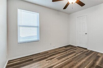 12713 Kingsgate Dr in Rhome, TX - Foto de edificio - Building Photo