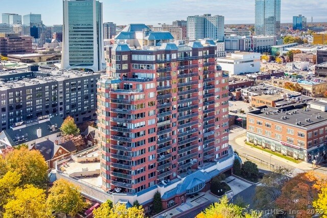 25 Forest St in Stamford, CT - Building Photo