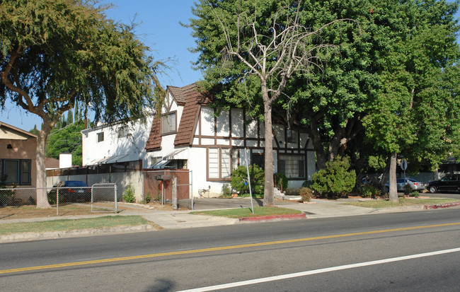 5825 Hazeltine Ave in Van Nuys, CA - Building Photo - Building Photo