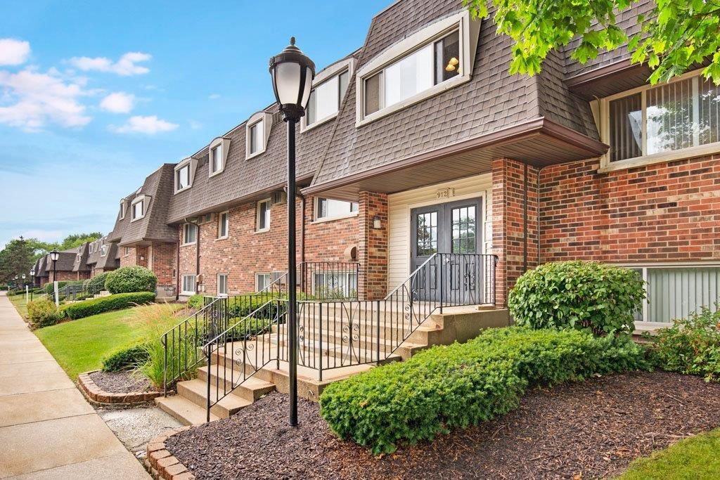 Blackhawk Apartment Homes in Elgin, IL - Foto de edificio