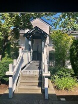 12740 NE 10th Pl in Bellevue, WA - Building Photo