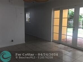 231 NE 24th Ave, Unit 2 in Pompano Beach, FL - Building Photo - Building Photo