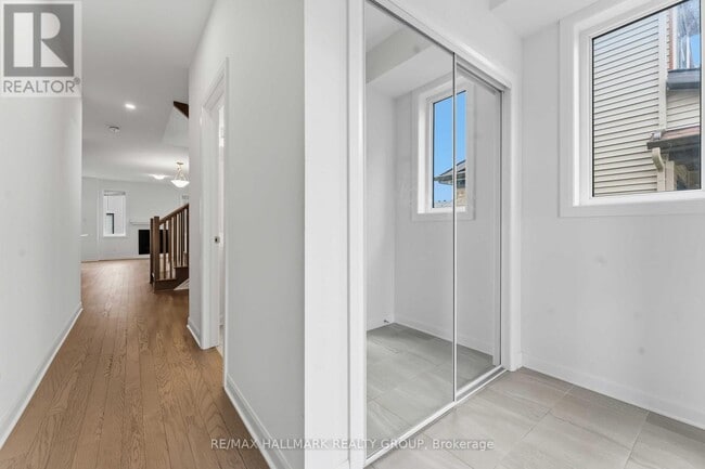 423 Silicon Wy in Ottawa, ON - Building Photo - Building Photo