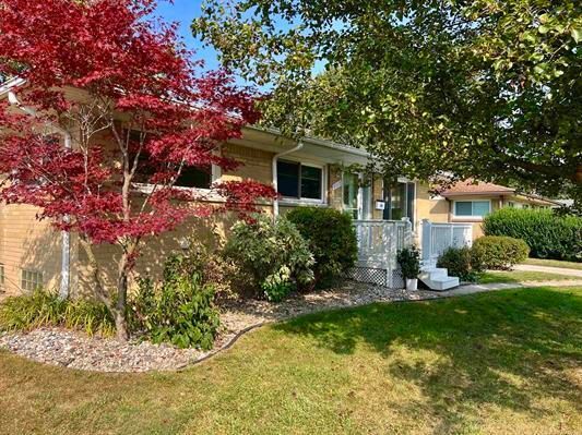 21173 Suffolk St in Clinton Township, MI - Foto de edificio