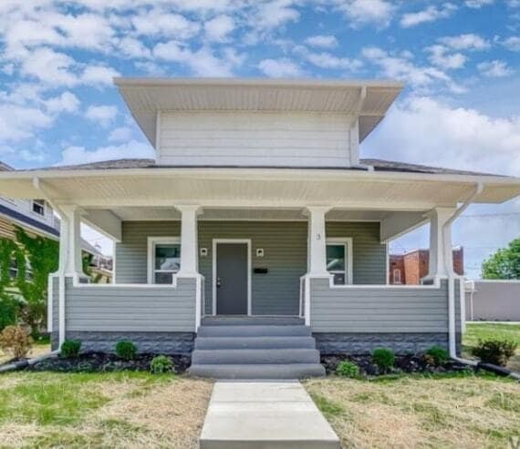 property at 3 Jean Ct