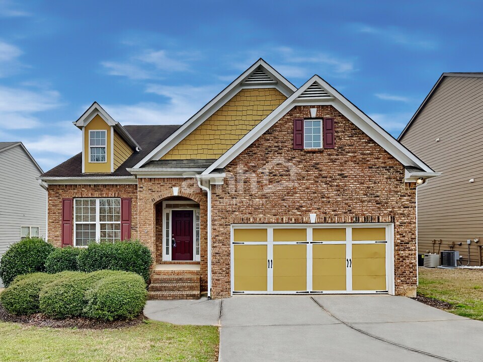 1823 Madrid Falls Dr in Braselton, GA - Building Photo