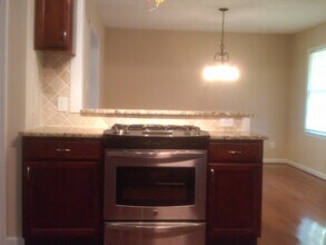518 Barbashela Cir in Stone Mountain, GA - Foto de edificio - Building Photo