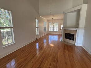 1633 Shadowmoss Ave in Tallahassee, FL - Foto de edificio - Building Photo