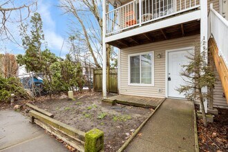 12901 NE Prescott Dr in Portland, OR - Building Photo - Building Photo