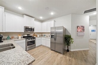 1023 Bluebonnet Trl in Bellville, TX - Building Photo - Building Photo