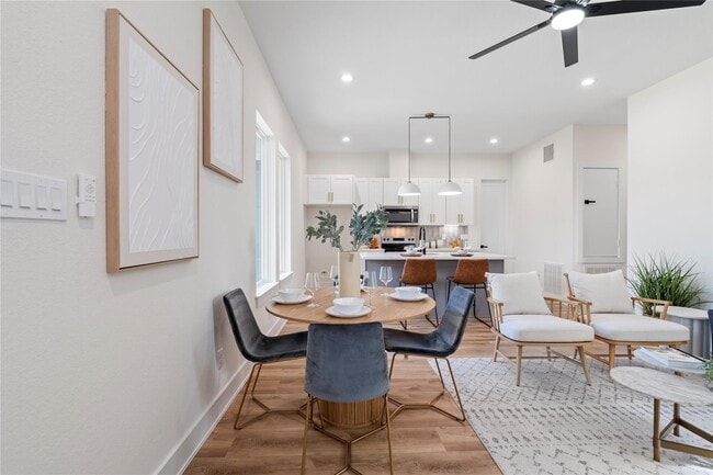 6532 Weston St in Houston, TX - Foto de edificio - Building Photo