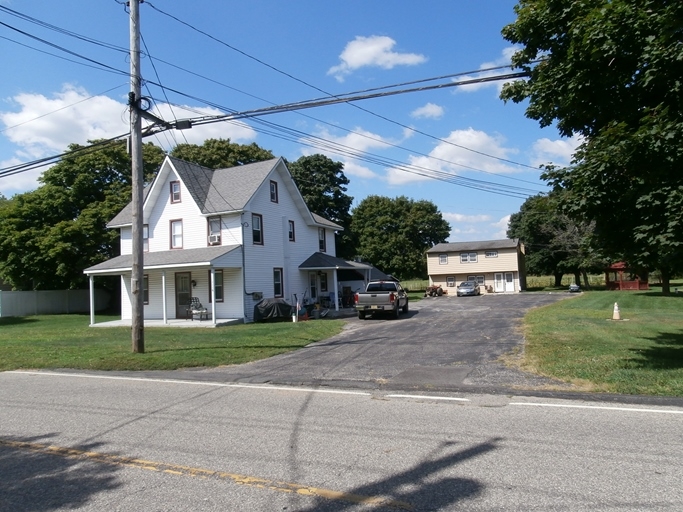 1116 Chew Rd in Waterford Works, NJ - Foto de edificio