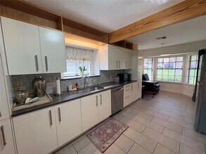 11907 Cherie Dr in Austin, TX - Building Photo - Building Photo