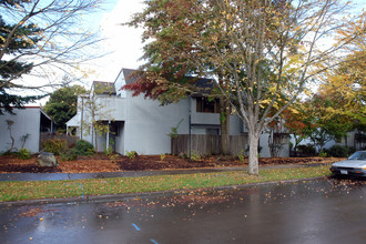 Kalani Gardens in Salem, OR - Foto de edificio - Building Photo