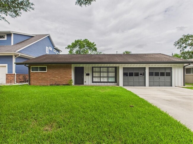 9202 Bintliff Dr in Houston, TX - Building Photo - Building Photo