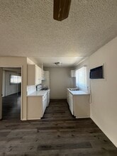 17801 Sherman Way in Reseda, CA - Building Photo - Building Photo