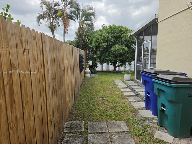 6178 Buena Vista Dr in Margate, FL - Building Photo - Building Photo