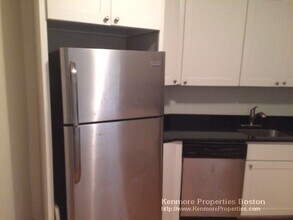 1728 Beacon St, Unit 1 in Brookline, MA - Building Photo - Building Photo