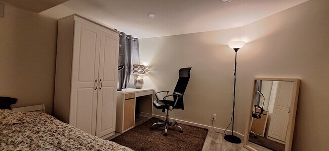 1911 River Dr in New Westminster, BC - Building Photo - Building Photo