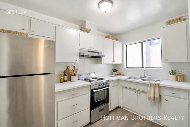 981 Elden Ave, Unit 4 in Los Angeles, CA - Building Photo - Building Photo