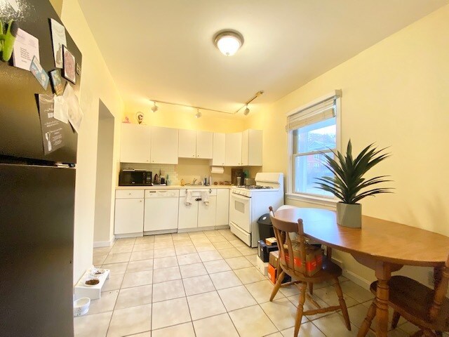 153 Nonantum St in Boston, MA - Foto de edificio - Building Photo