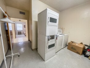 712 W Walnut St in Loving, NM - Building Photo - Building Photo