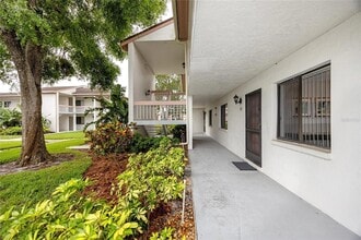 129 Lakeview Way in Oldsmar, FL - Building Photo - Building Photo