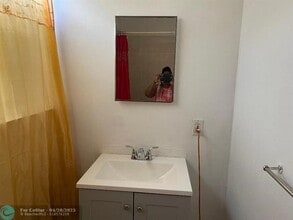 1440 NE 174th St in North Miami Beach, FL - Building Photo - Building Photo