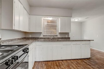 6306 Reed Rd in Houston, TX - Building Photo - Building Photo