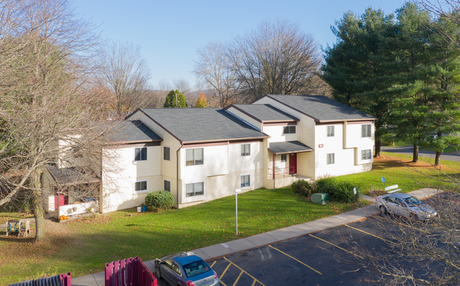 Northcliffe Apartments in Cortland, NY - Foto de edificio - Building Photo