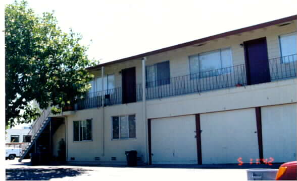 655 Laurel St in Redwood City, CA - Foto de edificio - Building Photo