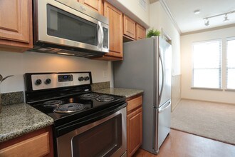 Camden Heights in Houston, TX - Building Photo - Interior Photo
