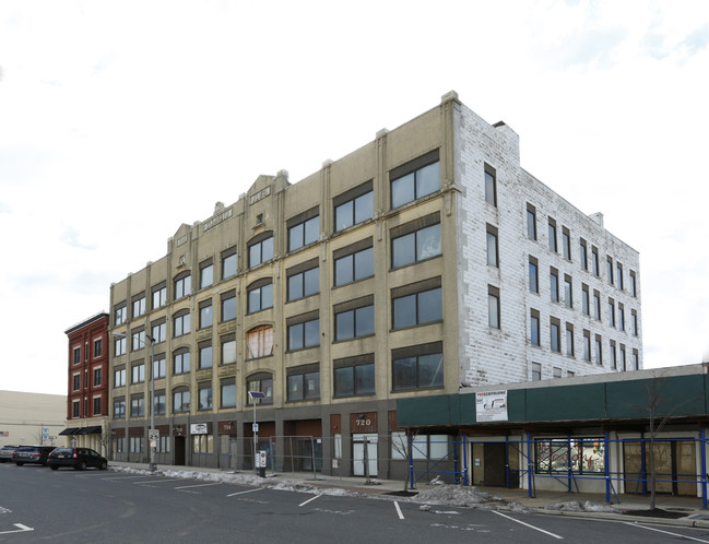 704-720 Mattison Ave in Asbury Park, NJ - Foto de edificio - Building Photo