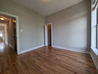 629 W Oakdale Ave, Unit 4 in Chicago, IL - Building Photo - Building Photo