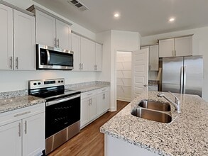 5242 Tupelo St in Nashville, TN - Foto de edificio - Building Photo