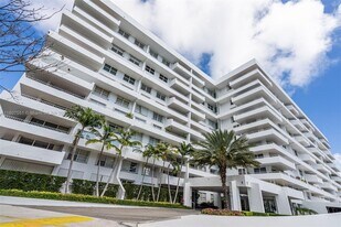 199 Ocean Ln Dr in Key Biscayne, FL - Building Photo