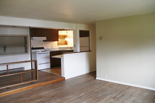 935 E 2nd St-Unit -C in Nescopeck, PA - Building Photo - Building Photo