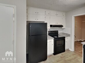 225 Baker St in Monroe, GA - Foto de edificio - Building Photo