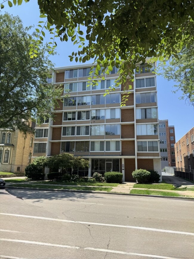property at 1409 N Prospect Ave