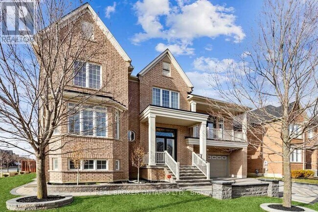 2 Tarmack Dr in Richmond Hill, ON - Building Photo - Building Photo