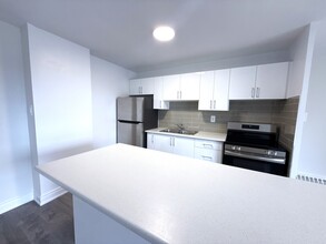 Maple Avenue Properties II in Burlington, ON - Building Photo - Building Photo