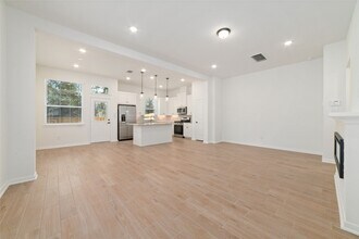 131 W Coralburst Lp in Montgomery, TX - Building Photo - Building Photo