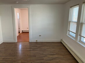 18 Center St in Wolfeboro, NH - Foto de edificio - Building Photo