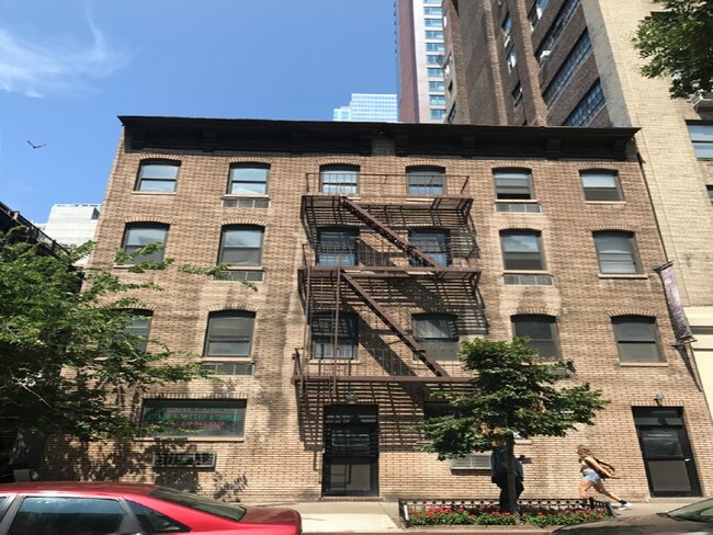 357 W 39th St in New York, NY - Building Photo - Primary Photo