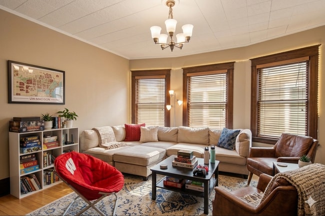 property at 122 N Franklin St